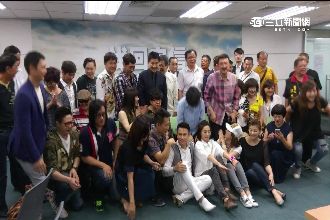 歌廳秀再現風華　資深藝人恐棄藍投英