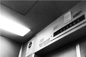 電梯＿flickr-Lai Mick
https://www.flickr.com/photos/mickpro/8312262275/in/photolist-dEwvYP-dEBT5S-dm3nSW-djgEm1-311dXc-azd3b2-si3A9E-bg9ktV-eLRVot-6H4JHN-jPKSWG-9jAAHQ-4Nc1eK-4JR92M-3H8Jps-82foV6-4ckVBR-6bXzzX-cH4BZY-2K1mHB-5jicJ1-x6sAj-dXGeBS-3tMTHw-7mmnfn-6wRmQX-5Zfyhr-5FnEhJ-4nqhqd-6w1Hay-hVKSSW-b5Rkzt-5nAUwu-fEBC1X-82wzik-r5EuTX-Jp6cB-apT2Cj-5C2sGk-3j7bRs-5DvDX4-6FxpDj-qWkfF5-jN7dH8-jN7V5Z-jN71Jt-jN6NzB-jN5UDe-6VFdpd-b5JWxk
