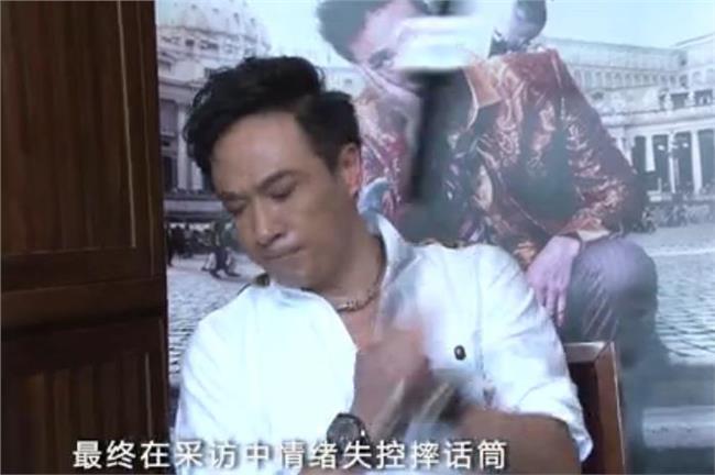 兒眼睛受傷沒人理　吳鎮宇怒摔mic