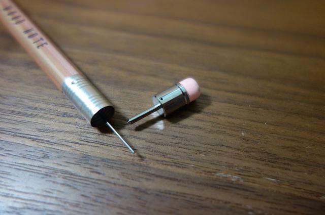 PTT熱文／小三生竟吃筆芯跟風潮