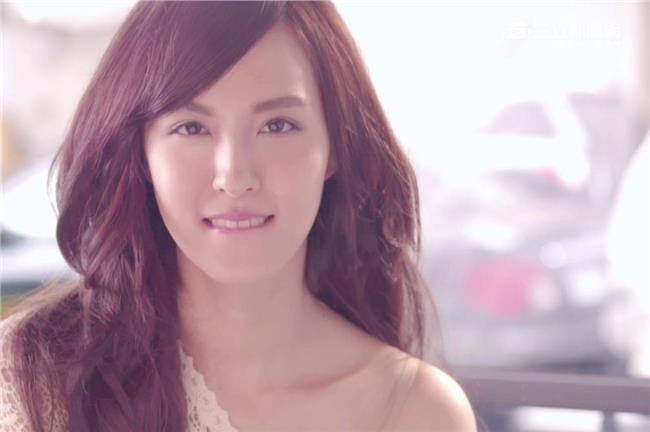 魏蔓甩馬頭鯛傻妹樣　咬唇電暈劉以豪