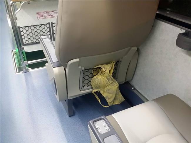 哭笑不得！乘客竟把這個留在車上..