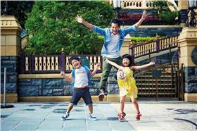 ▲曹格兒子Joe及女兒Grace因《爸爸去哪兒》走紅，接到許多代言和拍攝工作。（圖／翻攝自曹格微博）