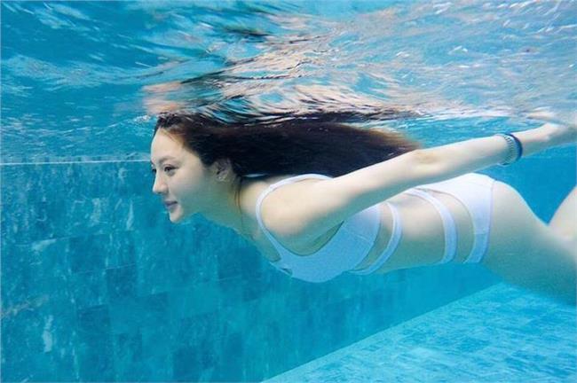 這就是美人魚！吳亞馨秀絕美比基尼照