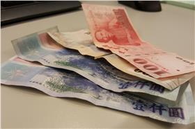 新台幣,錢,黃郁棋攝