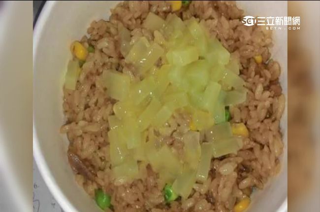暗黑料理？鳳梨炒飯沒鳳梨　椰果代替