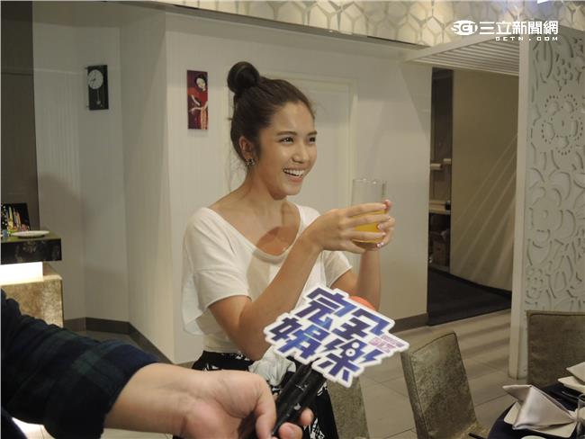 終於擺脫女漢子！雷瑟琳演好人好開心