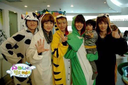 SHINee萌兒長大　帥氣撞臉珉豪