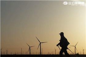 戈壁挑戰賽路跑-消失的國界記者傅家慶