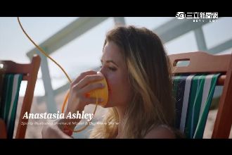 猛男辣妹沙灘示範　紐航飛安影片吸睛