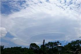 飛碟,雲,高溫,鄭明典,防曬▲圖／取自鄭明典臉書
https://www.facebook.com/photo.php?fbid=1019153514762231&set=a.106191752725083.11943.100000027774499&type=1&theater