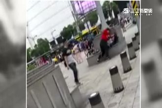 打是情罵是愛？情侶鬧區上演全武行