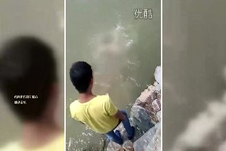 同伴見死不救忙拍攝　少年活活溺斃