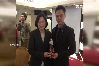 新台灣之光！黃信凱自創「政治魔術」