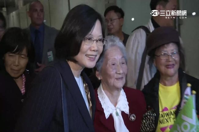 為迎接蔡英文　102歲阿嬤守到半夜