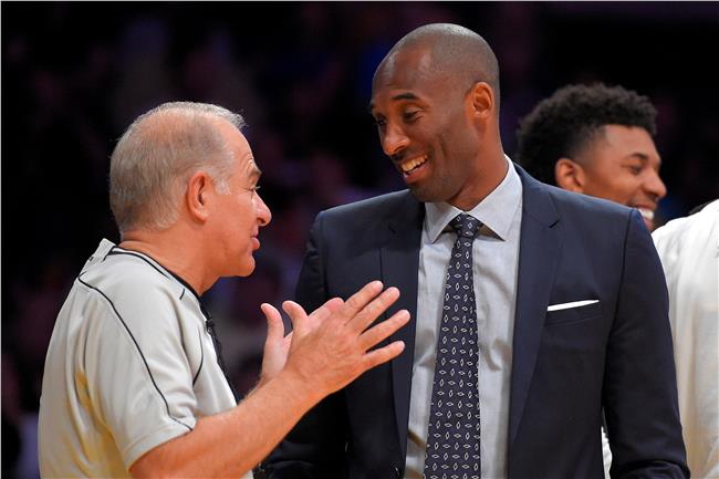 Kobe微博發問：什麼是「打鐵」？