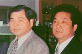 劉邦友(左)生前買地，土地糾紛不斷。