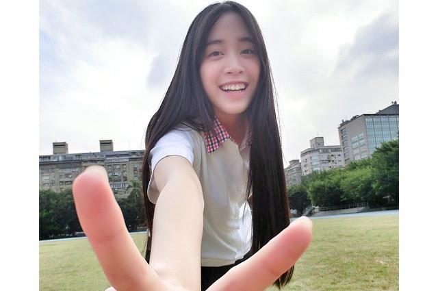 歐陽妮妮畢業啦！發美照告別青春歲月