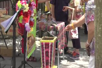 街頭藝人表演　陸大媽打賞台幣1元