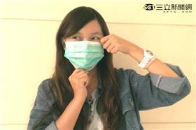 正確戴口罩-圖／記者施佩儀攝影