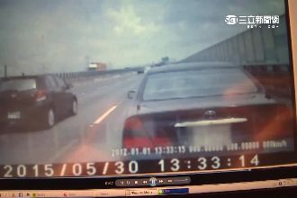 內車道急切中線！惡駕20秒3度逼車