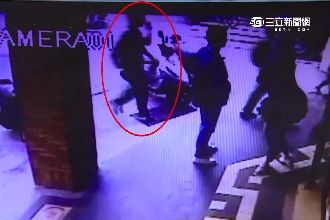 痴漢尾隨女子　央求：可以摸胸部嗎？