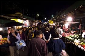 買菜、菜市場－flickr－Blowing Puffer Fish－https://www.flickr.com/photos/changyisheng/9266147407/