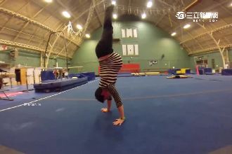 地表最猛孕婦！母挺35周孕肚練體操