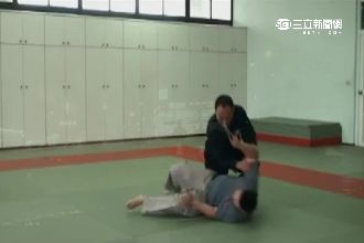 厲害！警察教官「擒拿術」3秒抓毒蟲