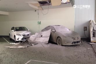 豪宅灌漿模板裂！百萬名車慘遭淹沒