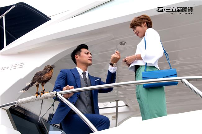 單膝下跪遞戒指！竇智孔求婚好浪漫