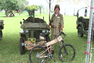 迷彩千人射擊賽　軍事迷比裝備比炫