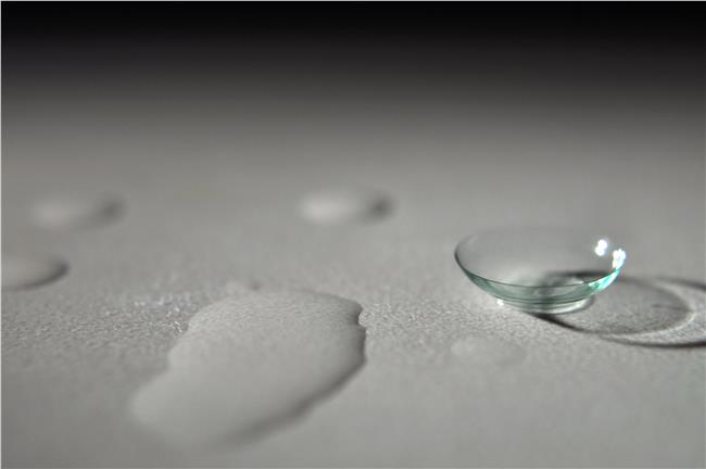 隱形眼鏡販賣機竄起　民眾質疑安全性