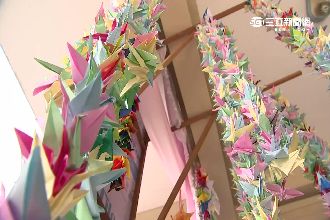 劉小妹告別式沖繩風圓夢　柯文哲落淚