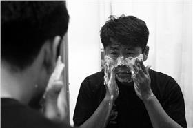 洗面乳,洗臉-FLICKR-https://www.flickr.com/photos/kuoyoung/3579938175/in/photolist-8BaDFW-qCkAvj-58QVtq-qDS5uL-6sqhfW-5zufMn-pKKRUx-fdsqFL-nQsNq6-edkMSb-9VZhVY-3JpyX-3Jpqj-6sm7TZ-oFzfuh-mvin7A-nC4Qvt-7gghR4-qZe9v3-5JLgJZ-nT6qtz-ab4MQ5-9fYhdi-6Ro16s-dK6gQX-2nQ45m-djAGwQ-7Es7bq-5ktDsu-du3rKq-9ac66-4JFAZP-7DX8S5-6P7mT-4sZfgR-chCm63-49MG1x-GDWxx-gPFSH-5m8g9C-8CN3cy-vJyPP-6PJ8a-VLHsc-5AbUgU-8tE4Lg-2hxP3L-726RL9-hzZHoN-5tZQfu