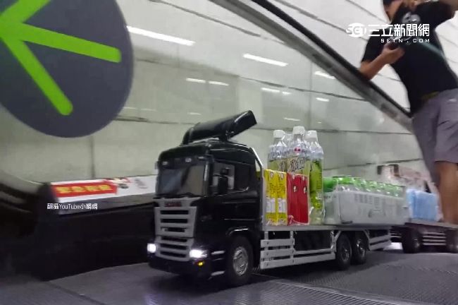 遙控車成好幫手！賣場載飲料靠「它」