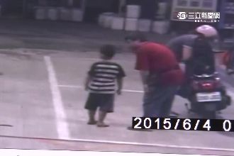 蹺家為抓蟲！6歲男童竟半夜溜出門