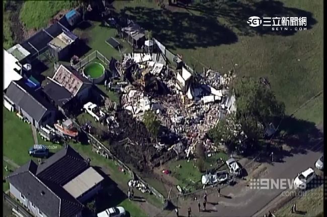 恐怖！惡男開推土機　「嚕」平鄰居家