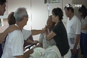 感動！老翁離奇失蹤　困沙洲被尋獲