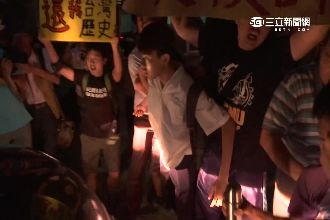 不滿新課綱　學生：用身體繼續戰鬥