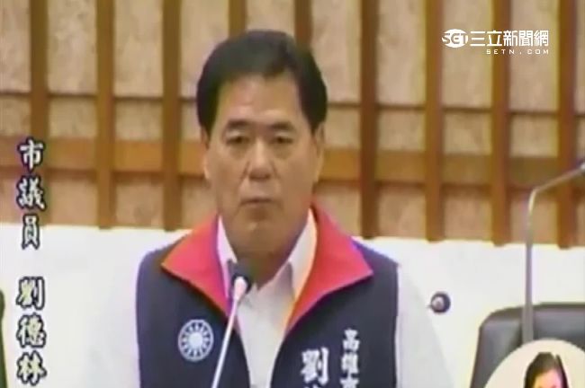 不滿被上腳鐐　酒駕男找來議員關切