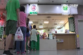 左搖飲右收信　郵局複合店月入多5萬