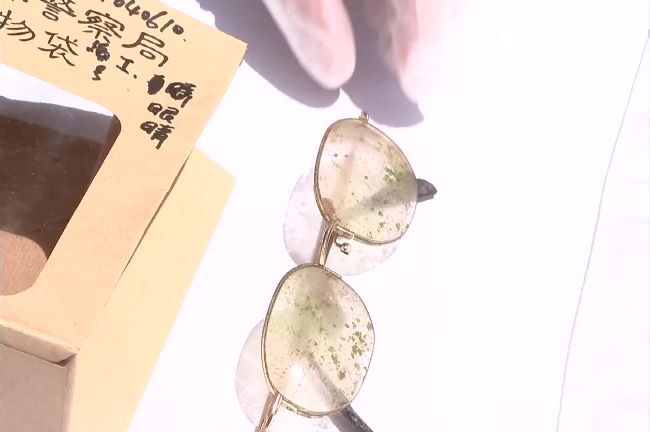 關鍵！白骨旁雷朋眼鏡是劉志勤的？