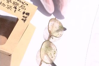 關鍵！白骨旁雷朋眼鏡是劉志勤的？