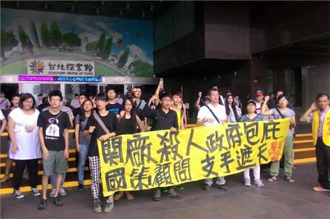 要求釋放韓工人！民眾議會前等柯文哲