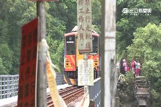 探平溪秘境漫步鐵軌　全是旅遊書教的