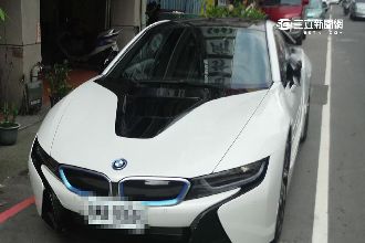 台中超霸氣拖車！千萬超跑違停照樣拖