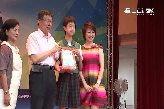 場次多！柯P頒發市長獎　致詞猛想梗