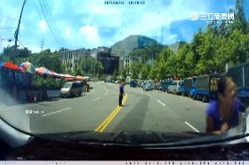 珊ro)情侶假車禍0700