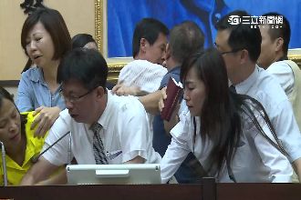 影／南市議會變擂台　議員爆推擠衝突